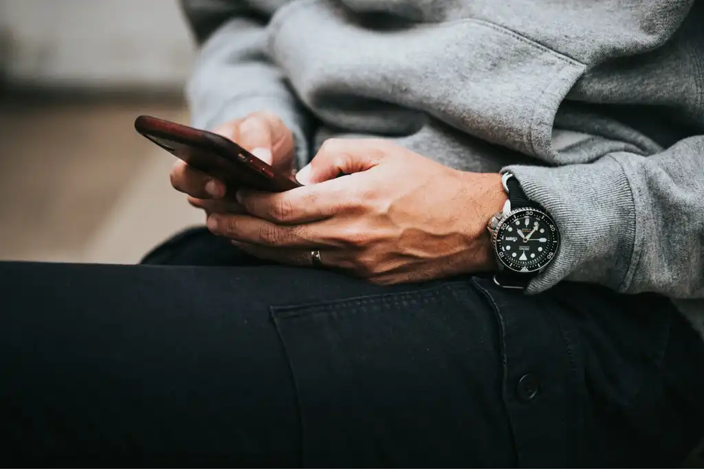 Addicted to Sexting? Signs, Impact & Recovery Support